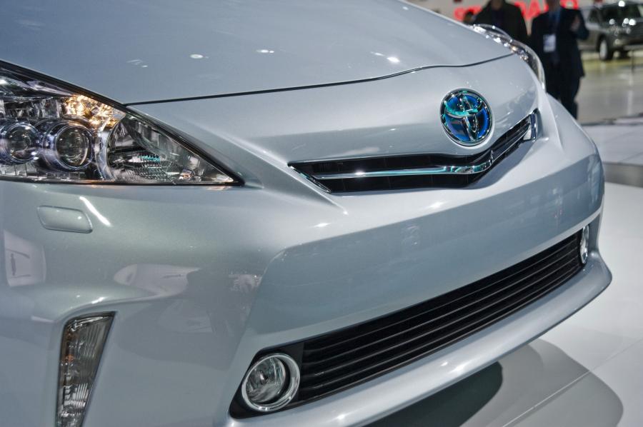  Toyota Prius V 2011 года  (фото 90 из 208)